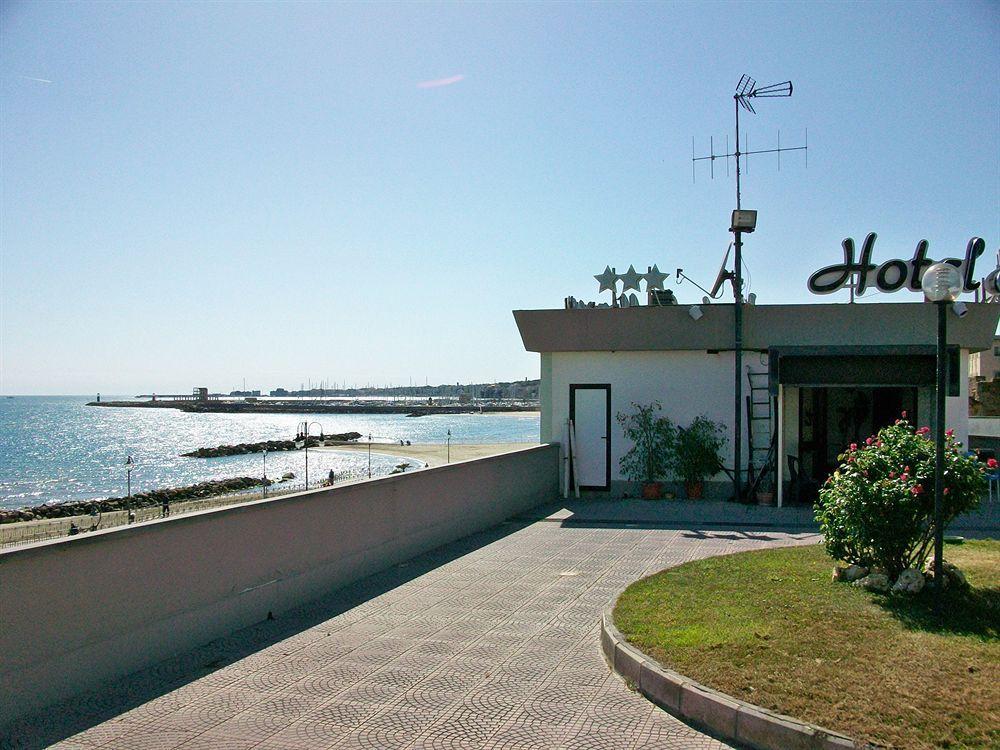 Hotel Marocca Nettuno Exterior foto