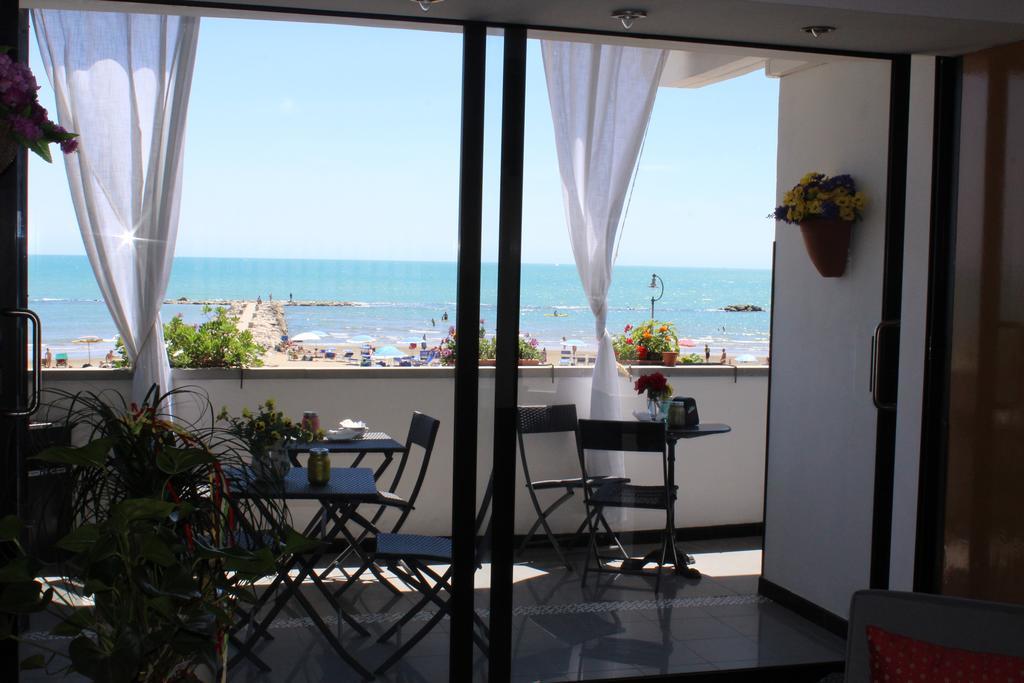 Hotel Marocca Nettuno Exterior foto