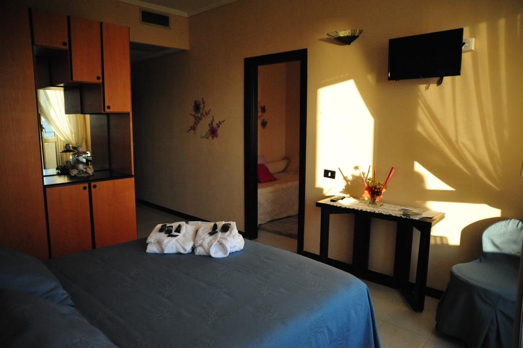 Hotel Marocca Nettuno Zimmer foto