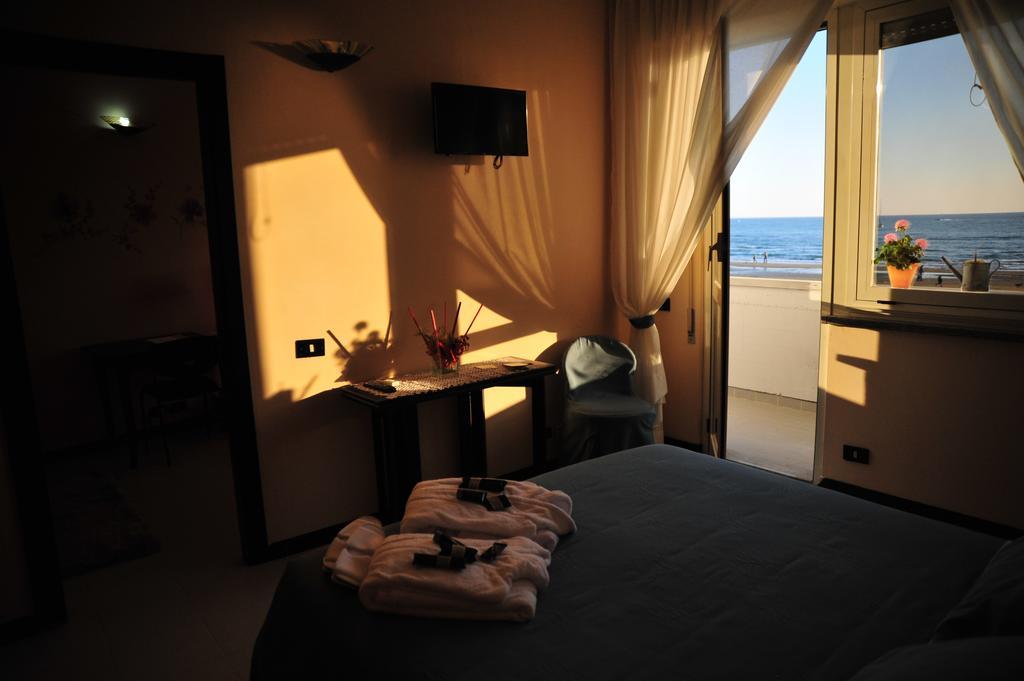 Hotel Marocca Nettuno Zimmer foto