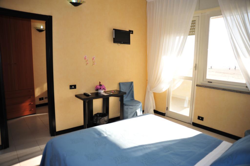 Hotel Marocca Nettuno Exterior foto